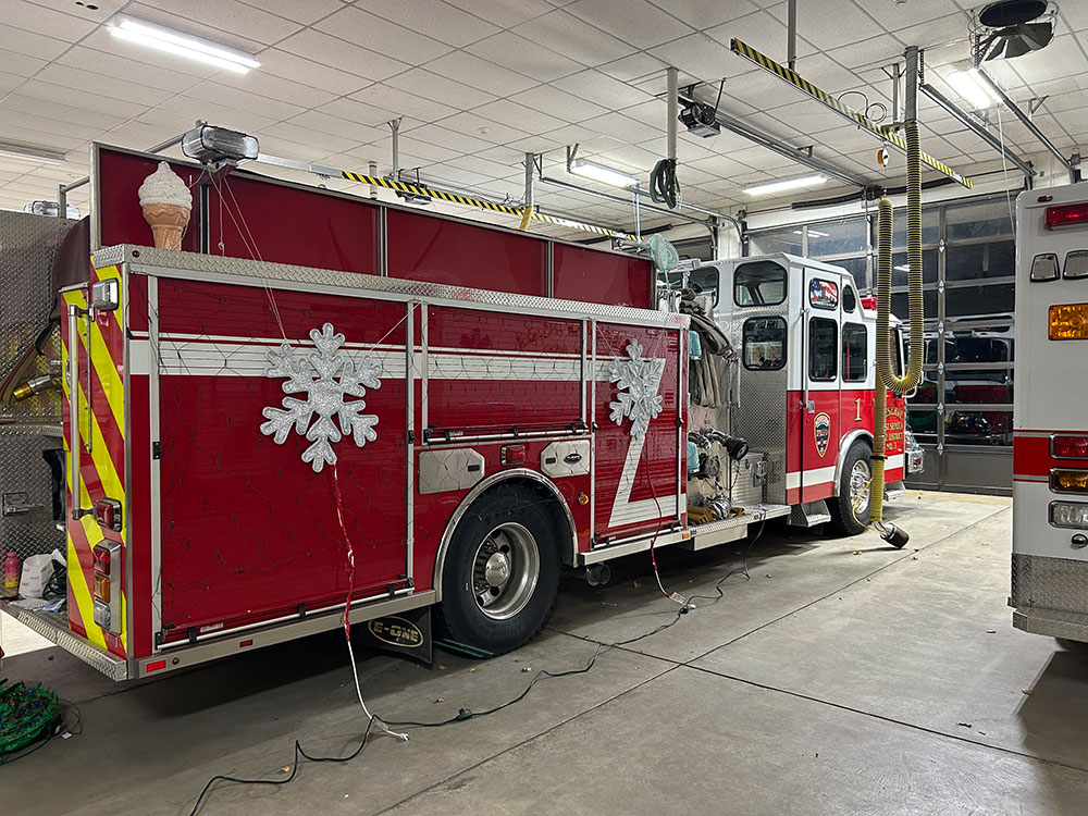 Christmasville Fire Truck Parade - 4